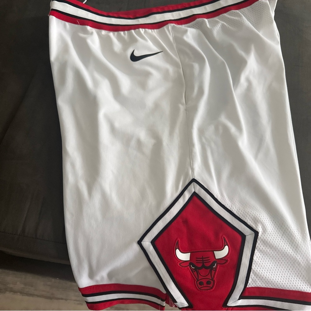 Nike Authentic White Red Chicago Bulls Basketball Shorts 44 2inch